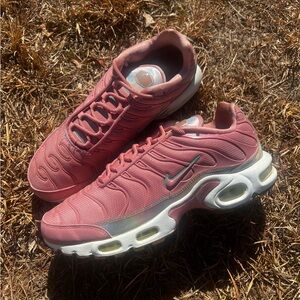CLEAN Nike size 11 Womens Air Max Plus Red Stardust 2017 shoes